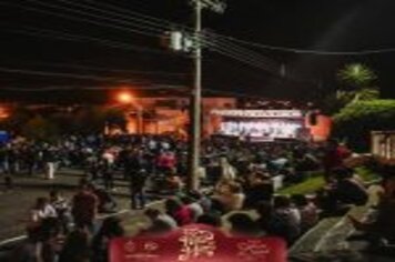 Foto - ARVOREZINHA VIVE MAIS UMA EDIÇÃO DO NATAL NO MORRO