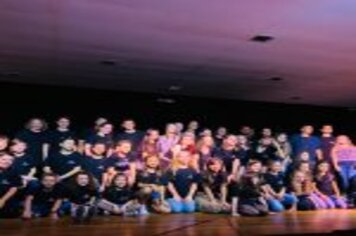 Foto - RECITAL DA ONG APRENDIZES EMOCIONA O PÚBLICO NA NOITE DE ONTEM