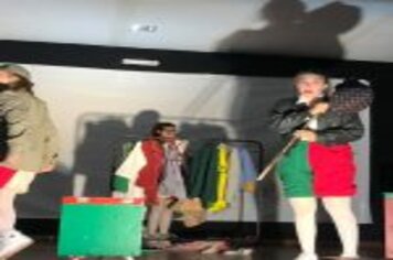 Foto - APRESENTAÇÃO TEATRAL OCORREU EM TRÊS TURNOS PARA QUE TODA POPULAÇÃO PUDESSE ASSISTIR