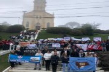Foto - CAMINHADA DE VALORIZAÇÃO A VIDA MARCOU A MANHÃ COM CENTENAS DE PARTICIPANTES