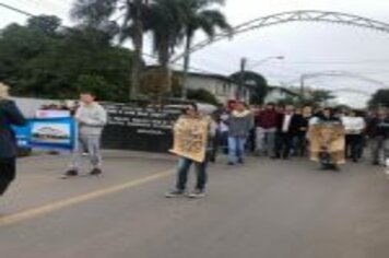 Foto - CAMINHADA DE VALORIZAÇÃO A VIDA MARCOU A MANHÃ COM CENTENAS DE PARTICIPANTES
