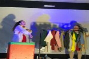 Foto - APRESENTAÇÃO TEATRAL OCORREU EM TRÊS TURNOS PARA QUE TODA POPULAÇÃO PUDESSE ASSISTIR