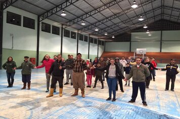 CURSO DE DANÇA REUNIU DEZENAS DE PESSOAS