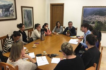Prefeito Rogerio recebe o Conselho Tutelar e membros do CONDICA no Gabinete