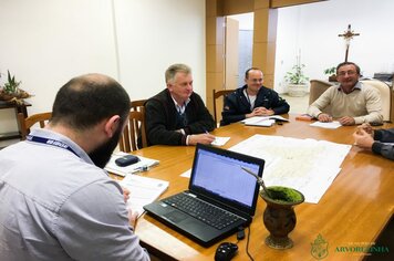Prefeito Rogerio recebe comissão municipal do Censo Agropecuário