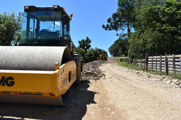 OBRAS DE PAVIMENTAÇÃO ASFÁLTICA AVANÇAM EM ARVOREZINHA