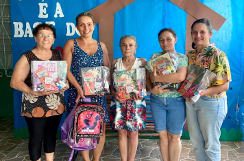 Escola Orestes recebeu kits escolares