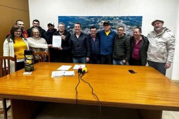 Reunião com comunidades e entrega de cessão de uso da Escola Guerino Fronza 