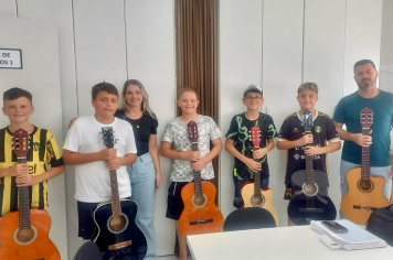 Aulas de violão iniciaram