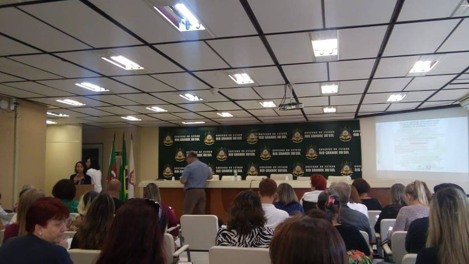 COORDENADORA DO CRAS PARTICIPA DO SEMINÁRIO ESTADUAL PARA ORIENTAÇÕES SOBRE O PROCESSO DE ESCOLHA PARA MEMBROS DO CONSELHO TUTELAR