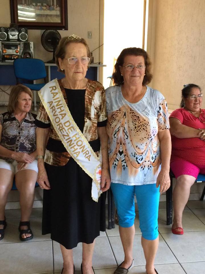 GRUPO RENASCER FAZ HOMENAGEM A PARTICIPANTE DO GRUPO