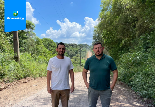 Prefeito Interino avalia progresso das melhorias na estrada da Linha Barro Preto.