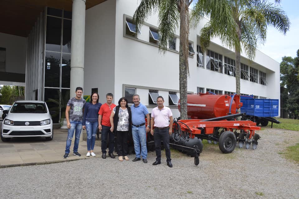 MUNICÍPIO RECEBE MAQUINÁRIOS AGRÍCOLAS