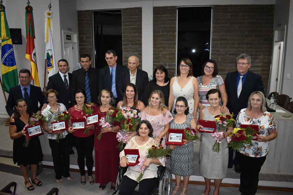 VICE-PREFEITA PARTICIPOU DE SESSÃO SOLENE EM HOMENAGEM AO DIA INTERNACIONAL DA MULHER
