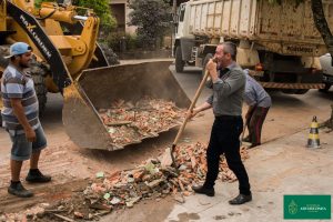 Prefeito visita obras de reforma da Posto de Saúde do centro