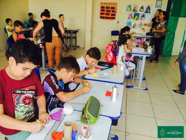 EMEF ORESTE DE BRITTO SCHEFFER REALIZA OFICINAS DE RECICLAGEM