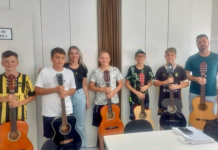 Aulas de violão iniciaram