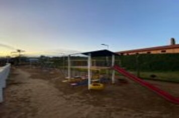 Foto - administração Municipal entrega espaço revitalizado para as crianças da vila cerâmica