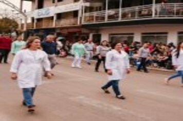 Foto - DESFILE CIVICO CULTURAL FICOU NA HISTÓRIA DOS 60 ANOS DO MUNICÍPIO