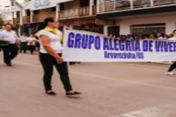 Foto - DESFILE CIVICO CULTURAL FICOU NA HISTÓRIA DOS 60 ANOS DO MUNICÍPIO