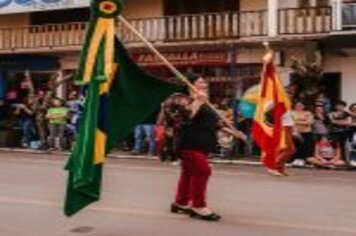 Foto - DESFILE CIVICO CULTURAL FICOU NA HISTÓRIA DOS 60 ANOS DO MUNICÍPIO