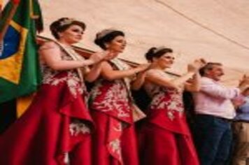 Foto - DESFILE CIVICO CULTURAL FICOU NA HISTÓRIA DOS 60 ANOS DO MUNICÍPIO