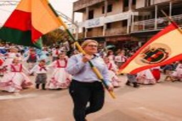 Foto - DESFILE CIVICO CULTURAL FICOU NA HISTÓRIA DOS 60 ANOS DO MUNICÍPIO