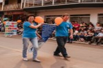 Foto - DESFILE CIVICO CULTURAL FICOU NA HISTÓRIA DOS 60 ANOS DO MUNICÍPIO