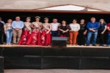Foto - DESFILE CIVICO CULTURAL FICOU NA HISTÓRIA DOS 60 ANOS DO MUNICÍPIO