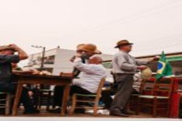 Foto - DESFILE CIVICO CULTURAL FICOU NA HISTÓRIA DOS 60 ANOS DO MUNICÍPIO