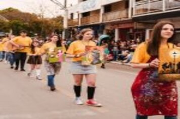 Foto - DESFILE CIVICO CULTURAL FICOU NA HISTÓRIA DOS 60 ANOS DO MUNICÍPIO