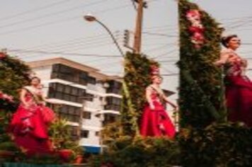 Foto - DESFILE CIVICO CULTURAL FICOU NA HISTÓRIA DOS 60 ANOS DO MUNICÍPIO