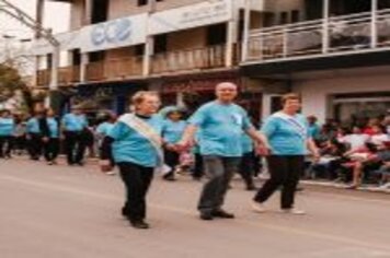 Foto - DESFILE CIVICO CULTURAL FICOU NA HISTÓRIA DOS 60 ANOS DO MUNICÍPIO