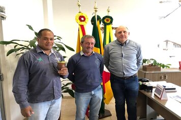 PREFEITO RECEBE COORDENADOR REGIONAL DA AGRICULTURA