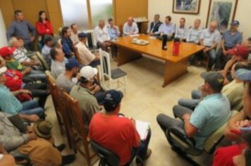 Luizinho e Beto recebem membros do CMDR e Emater