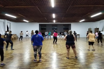 AULAS DE DANÇA E ALONGAMENTO RETORNAM NA SEMANA QUE VEM
