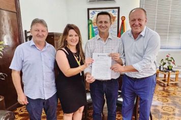 Prefeito viaja para Porto Alegre
