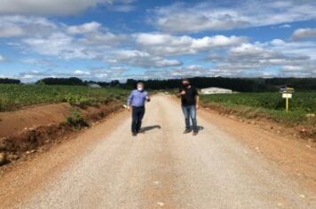 SECRETARIA DE OBRAS DE ARVOREZINHA INTENSIFICA RECUPERAÇÃO DE ESTRADAS VICINAIS NA ZONA RURAL