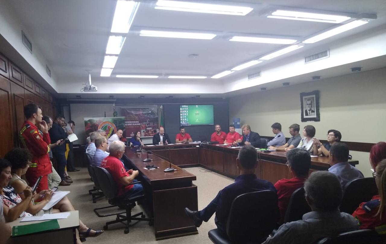EXECUTIVO PARTICIPA DE FRENTE PARLAMENTAR EM DEFESA DOS BOMBEIROS VOLUNTÁRIOS